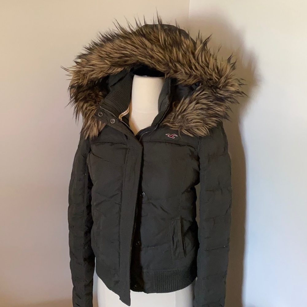 Hollister army green puffer coat with fur trim